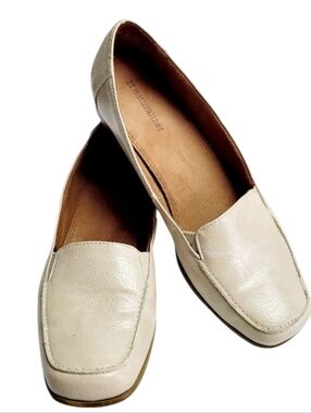 Naturalizer Off White/Cream Slip-on Loafers Size 8.5M